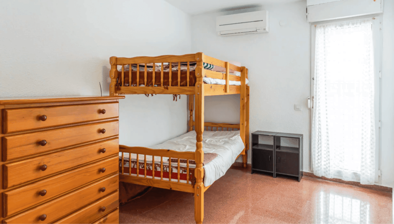 Dormitorio versátil con litera