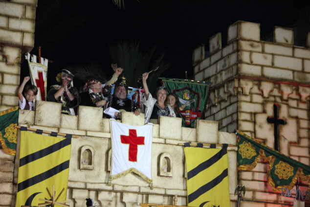 Imagen: Embajada y reconquista del castillo  de las fiestas de Moros i Cristians de Xàbia