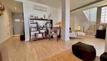 Estilo y confort en este ático dúplex