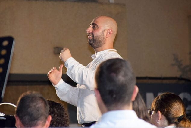 Imagen: Gonzalo de la Guía, nuevo director del CAM Xàbia, en el XVIII Concert de Música Festera