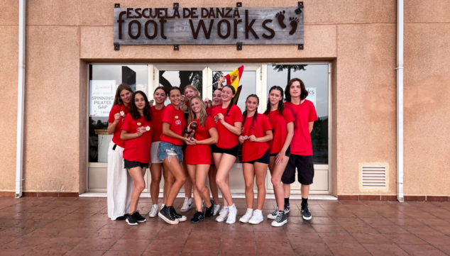 Imagen: Las bailarinas de Foot Works celebran su tercer lugar en el Mundial de Baile en Ávila