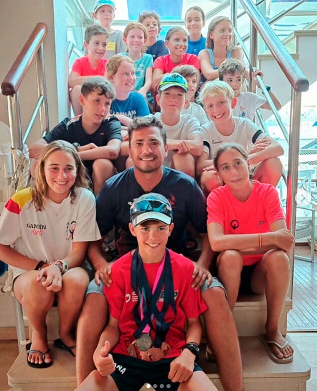 Imagen: Recibimiento de Mateo Carbonell por parte de sus compañeros