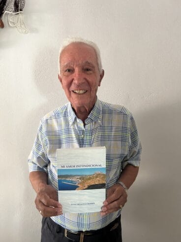 Juan Legaz con su nuevo libro