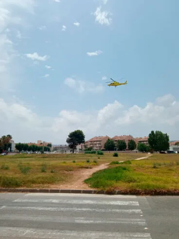 Traslado del herido más grave hasta el Hospital la Fe de València en helicóptero desde Xàbia