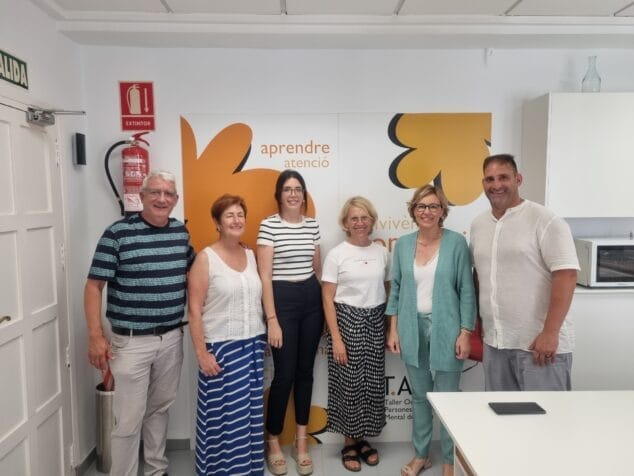 Imagen: Visita de Rosa Cardona y Fátima Jarjor al Tapis Xàbia
