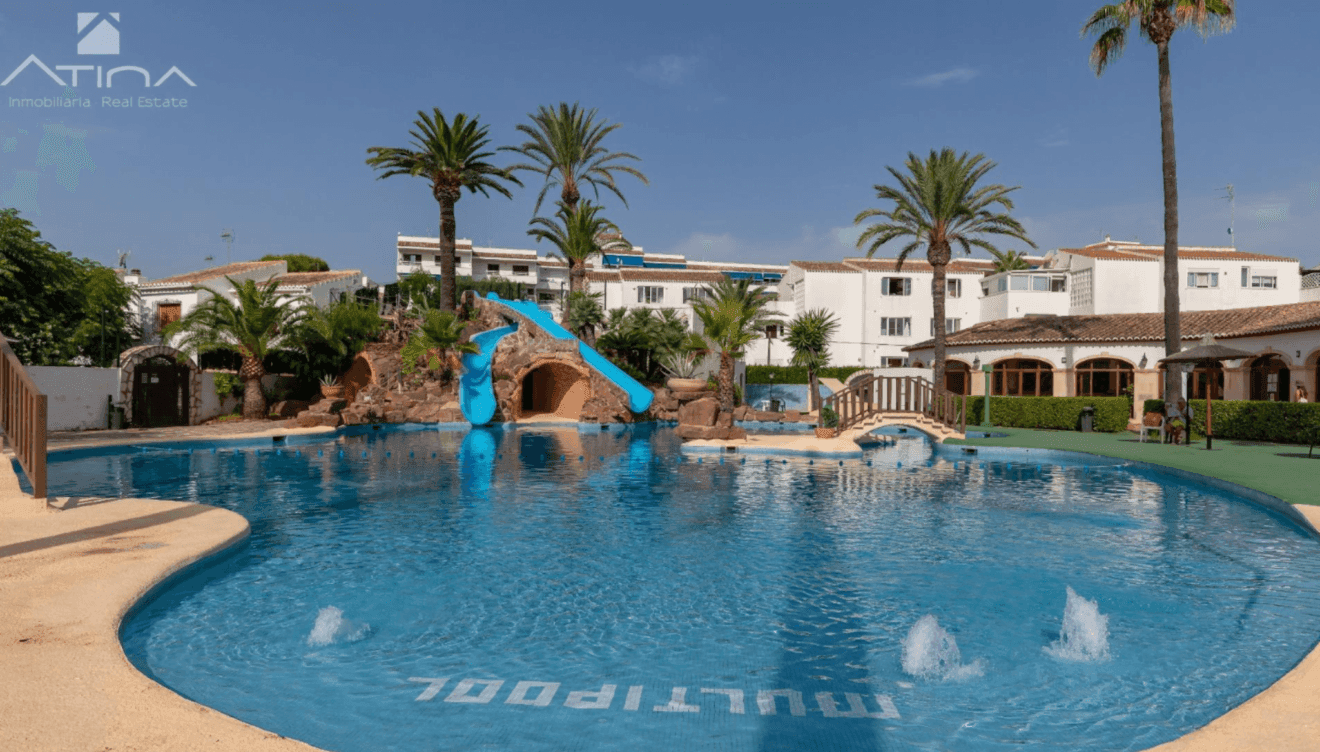 Vive como en un resort con la piscina comunitaria