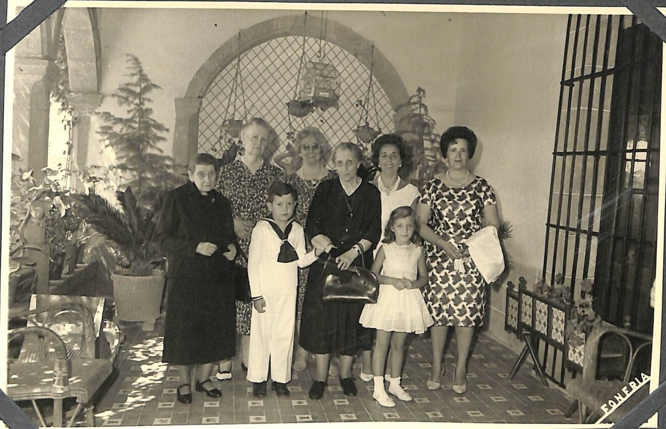 Familiares de Sanz de Bremond en la Casa Montaner | Foto Familia Sanz de Bremond/AMX