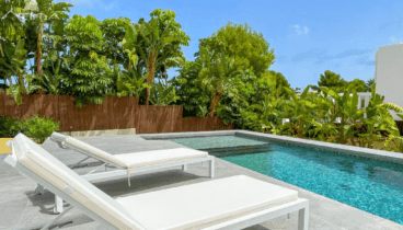 Disfruta de los días cálidos desde la terraza y la piscina