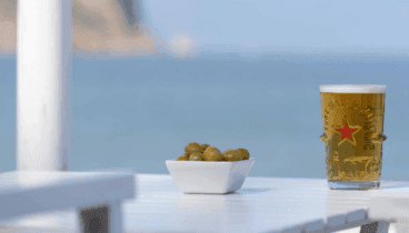 El sol, el mar y una caña helada