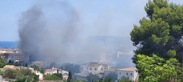 Imagen: Gran humareda del incendio originado en la zona del Puchol