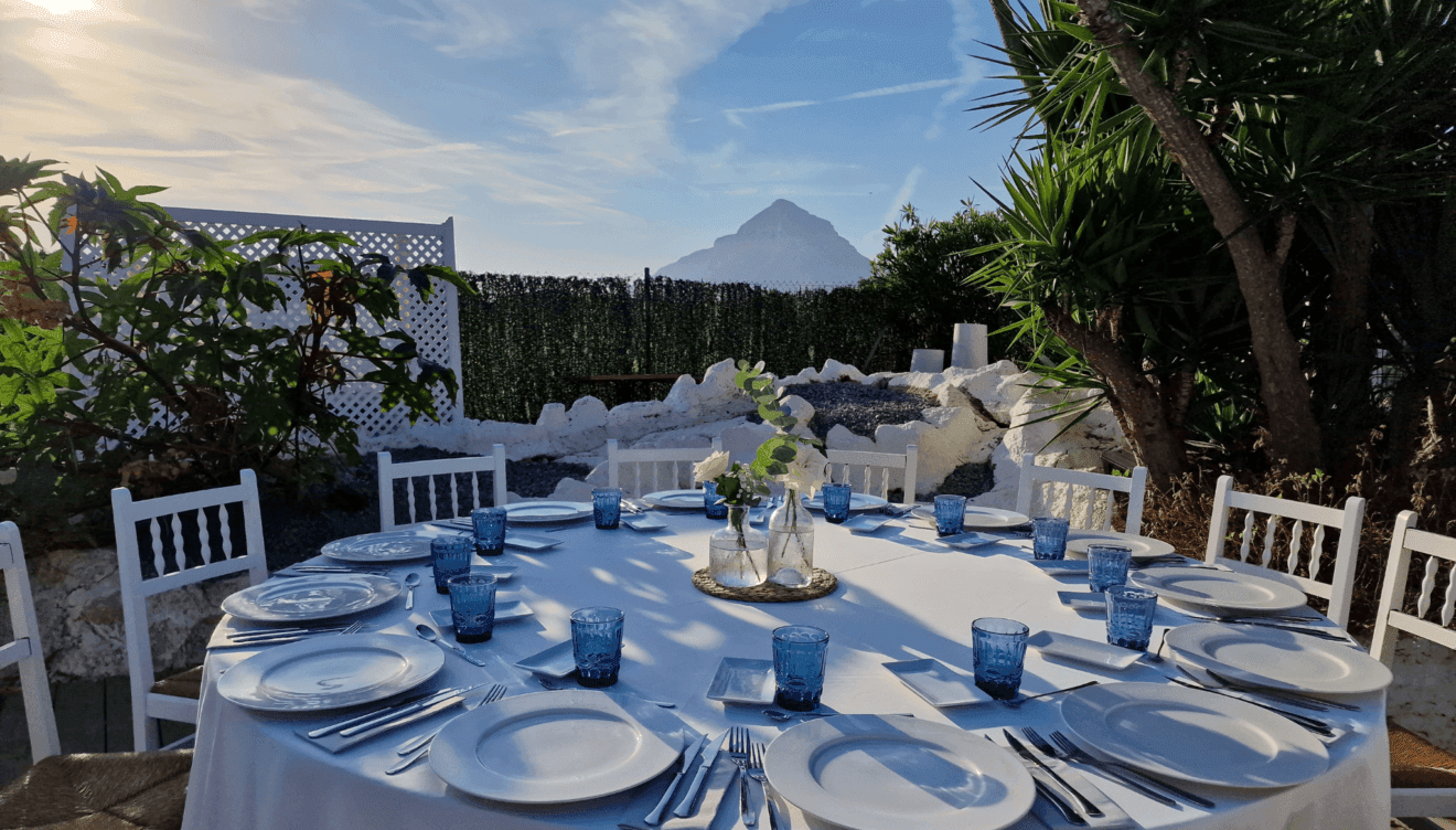 La belleza del Montgó como telón de fondo