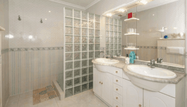 La casa cuenta con 5 cuartos de baño en su totalidad