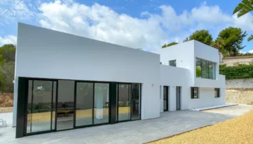 Relájate y disfruta de la tranquilidad en este exclusivo chalet en Cap Marti