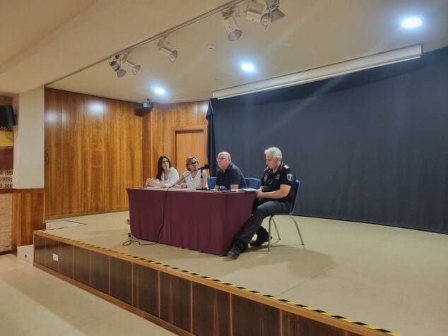 Imagen: Reunión con los vecinos de la Plana