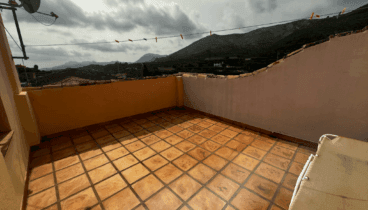 Solarium soleado con vistas al valle