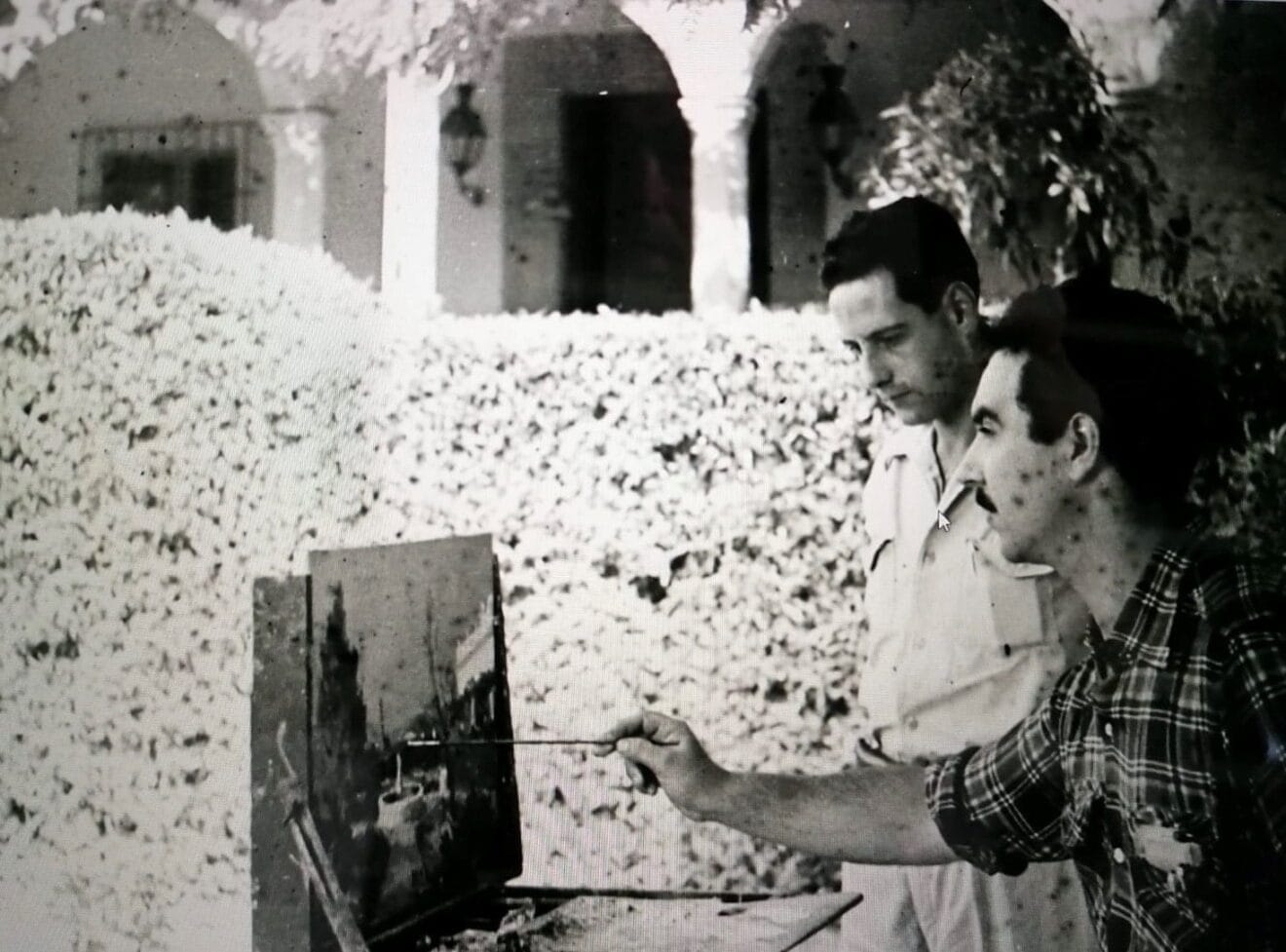 Soler Blasco pintando el cuadro del patio de la Casa Montaner  | Foto Familia Sanz de Bremond/AMX