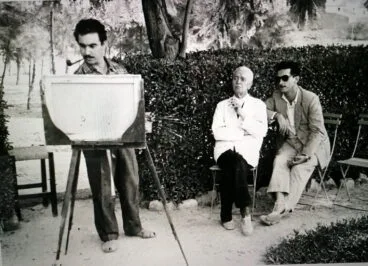 Soler Blasco con Joaquín Sanz de Bremond pintando el patio de la Finca Montaner | Foto Familia Sanz de Bremond/AMX