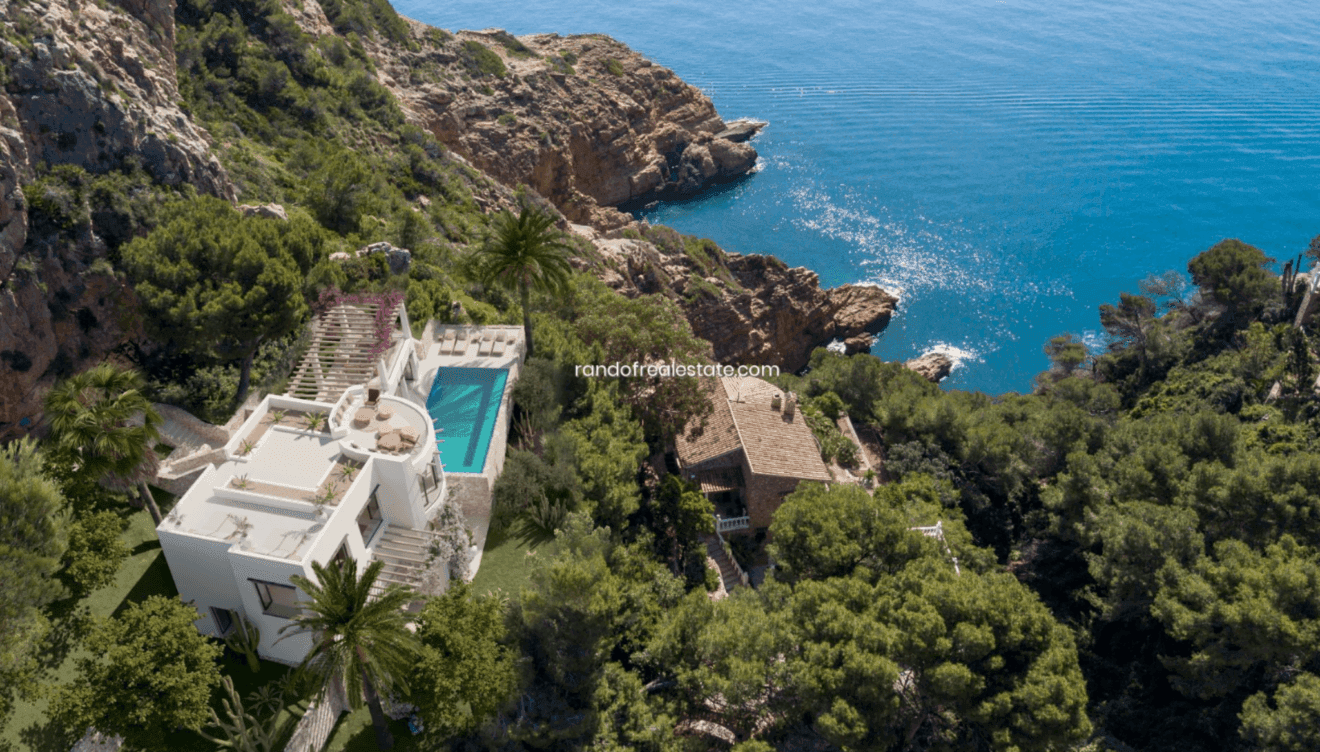 Villa envuelta de naturaleza en la Costa Blanca