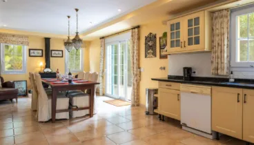 Zona de comedor y cocina