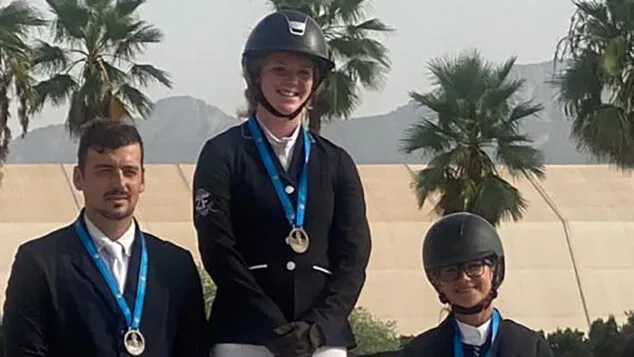 Imagen: Amelia Kist obtiene el oro en el Campeonato Autonómico de Salto de Obstáculos