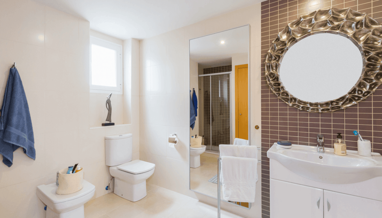 Baño de estilo moderno con ducha