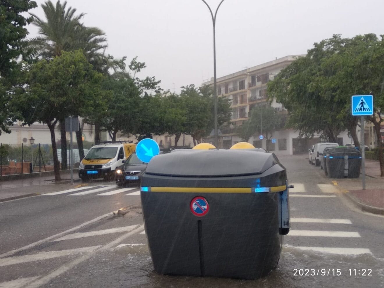 Contenedor en la Avenida Trenc d'Alba
