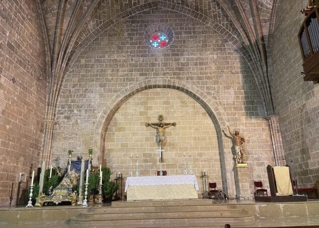 Imagen: El Altar Mayor en la actualidad. Archivo Parroquial de San Bartolomé de Jávea.