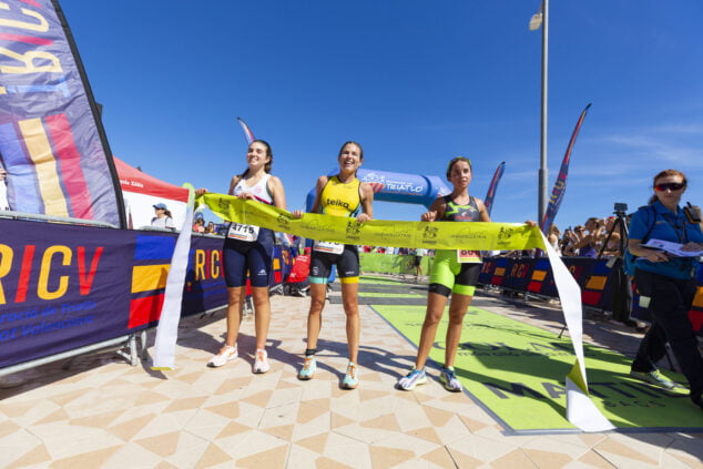 Imagen: Lucía Granero, Silvia Simarro y Rosa Plaza, podio femenino sprint del XI Trixàbia Memorial Edu Monfort 2023