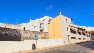 Parcela contigua y el restaurante