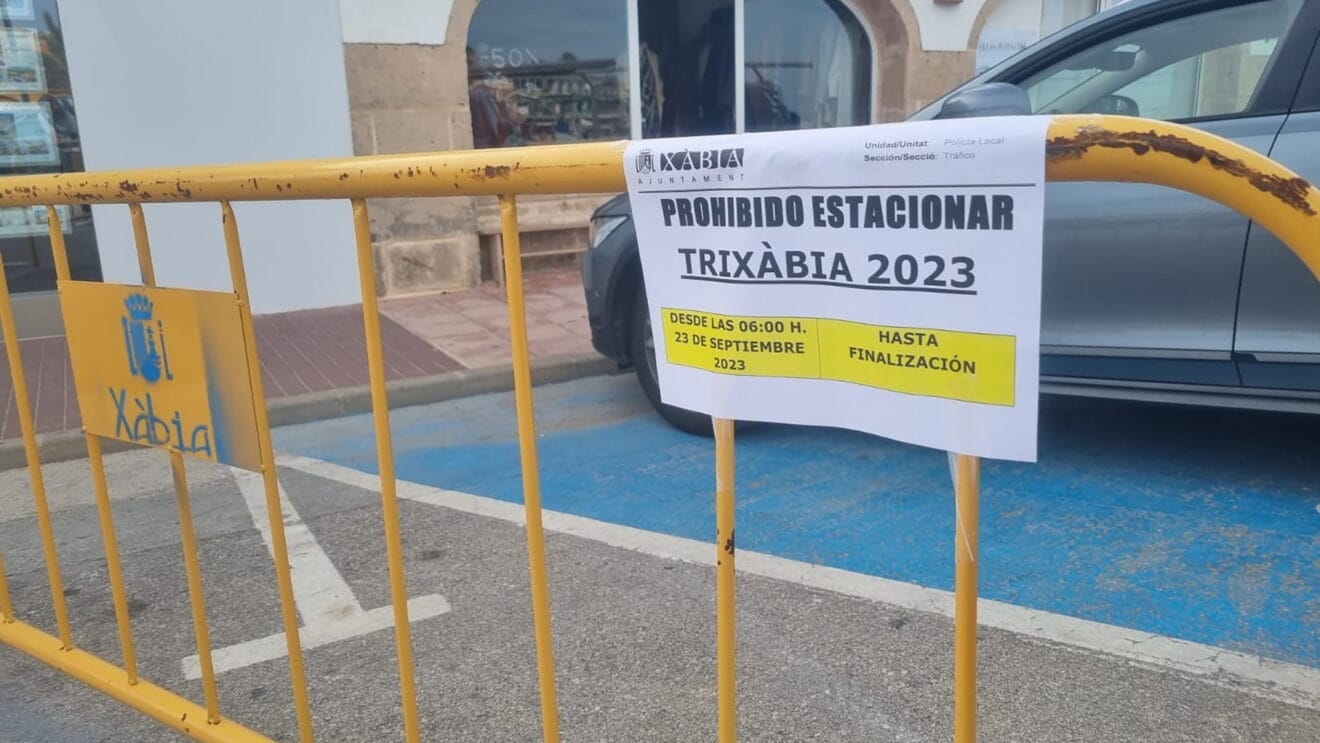Señal de prohibido estacionar en Xàbia