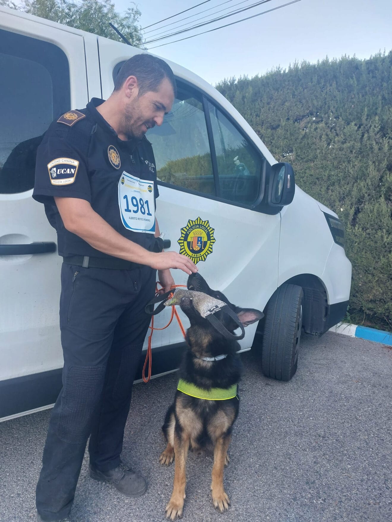 Alberto Reyes con Kosmo