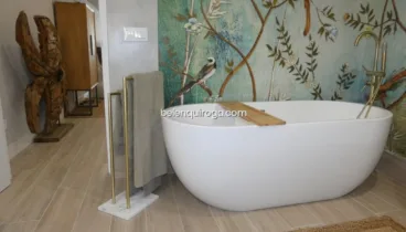 Bañera en una de las plantas de esta casa