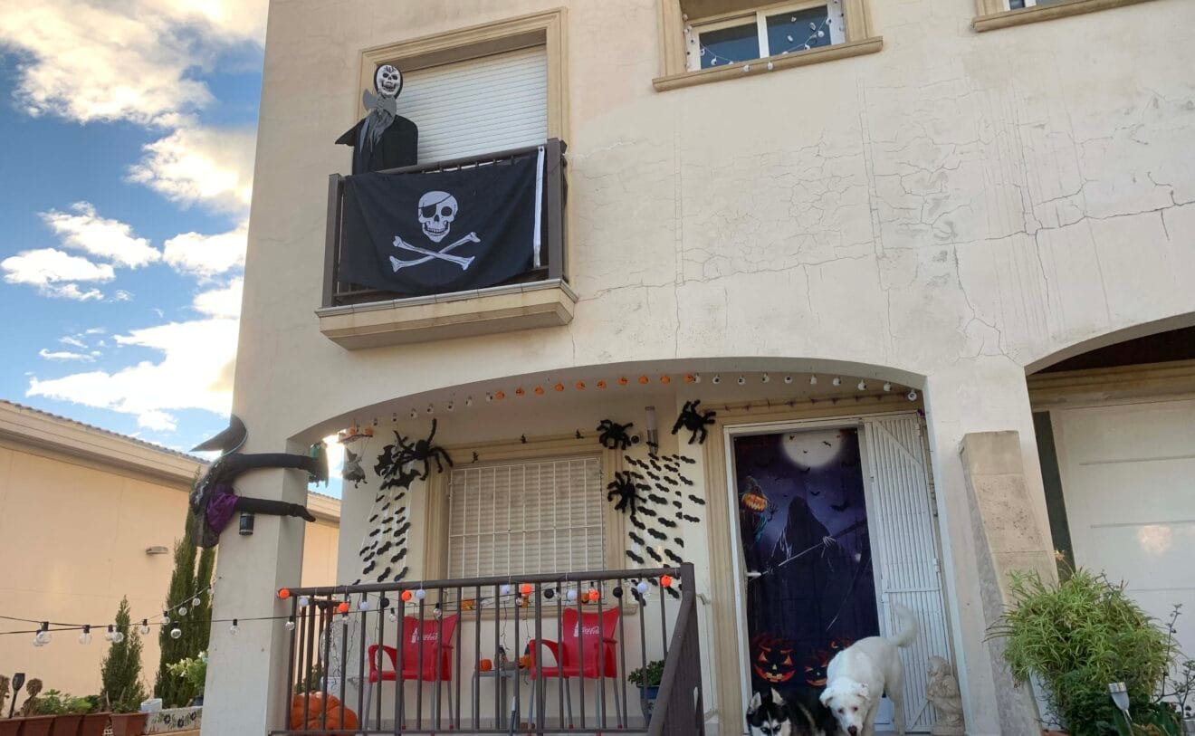 Casa en Xàbia decorada para Halloween (1)