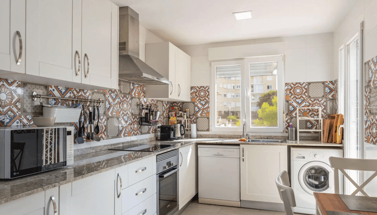 Cocina totalmente equipada con bonitas decoraciones