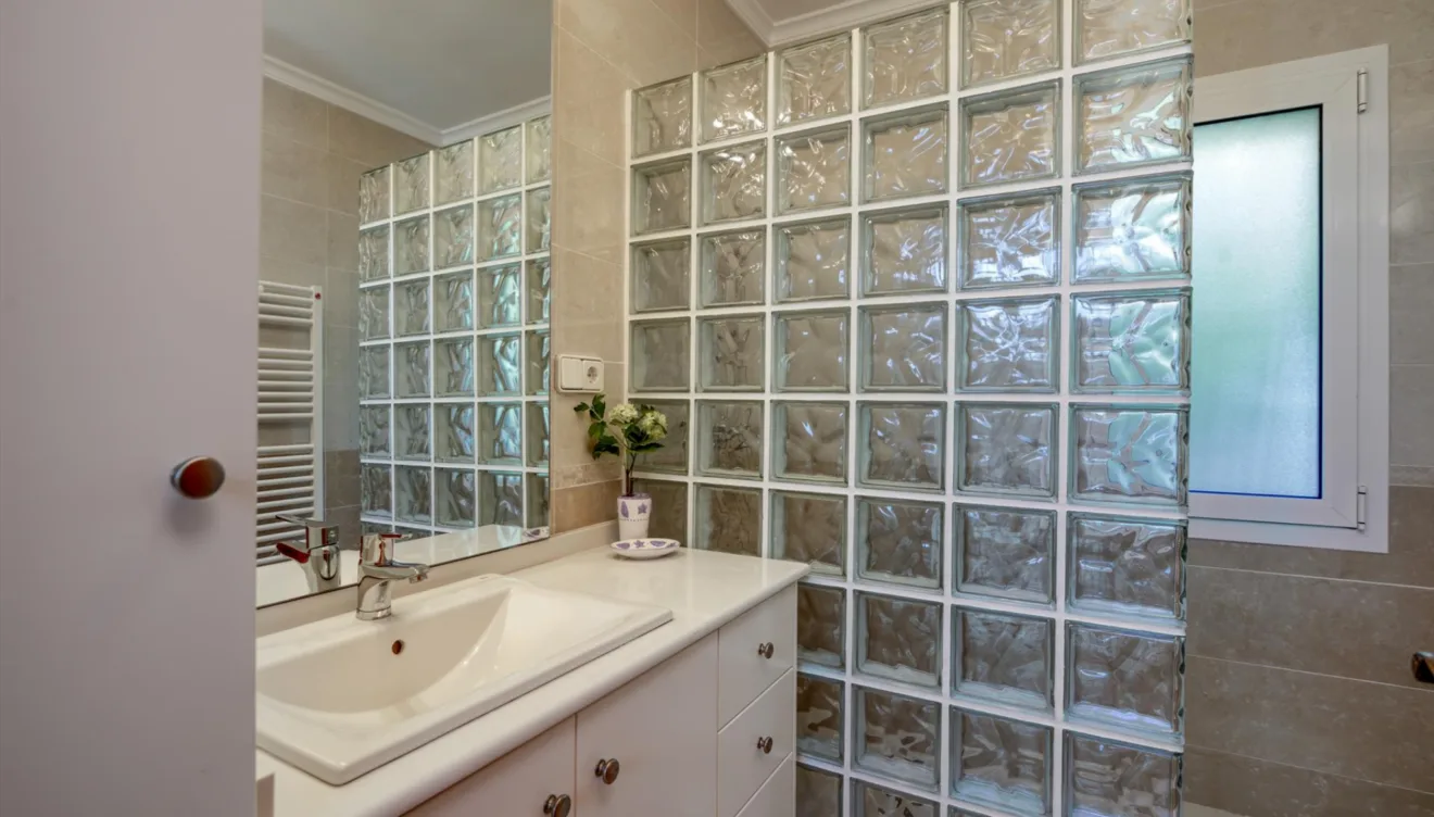 Cuarto de baño con ducha