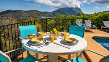 Desayuna en su y terraza y disfruta del sol