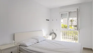 Habitación doble de decoración minimalista