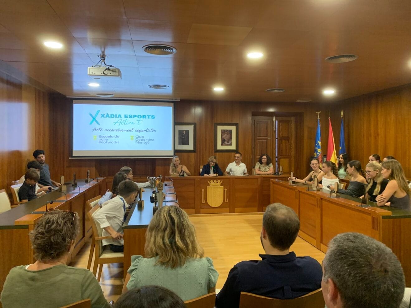 Acto de homenaje a los gimnastas del CD Montgó Xàbia y bailarinas de Footworks