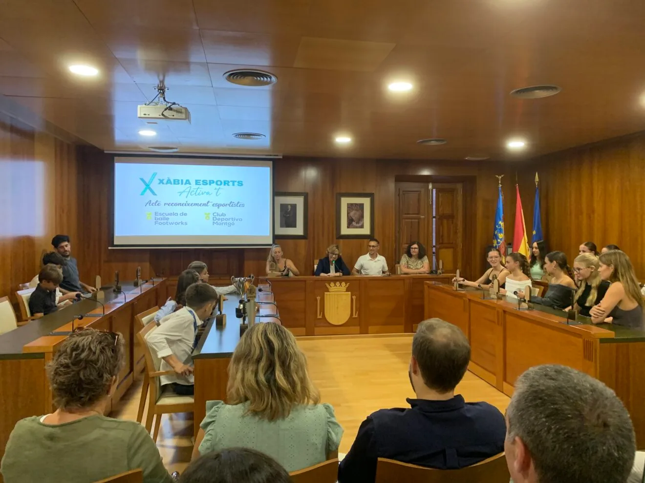 Acto de homenaje a los gimnastas del CD Montgó Xàbia y bailarinas de Footworks