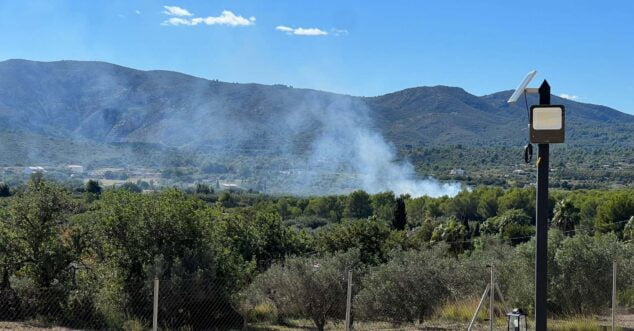 Bild: Feuer auf einem ländlichen Grundstück in Xàbia