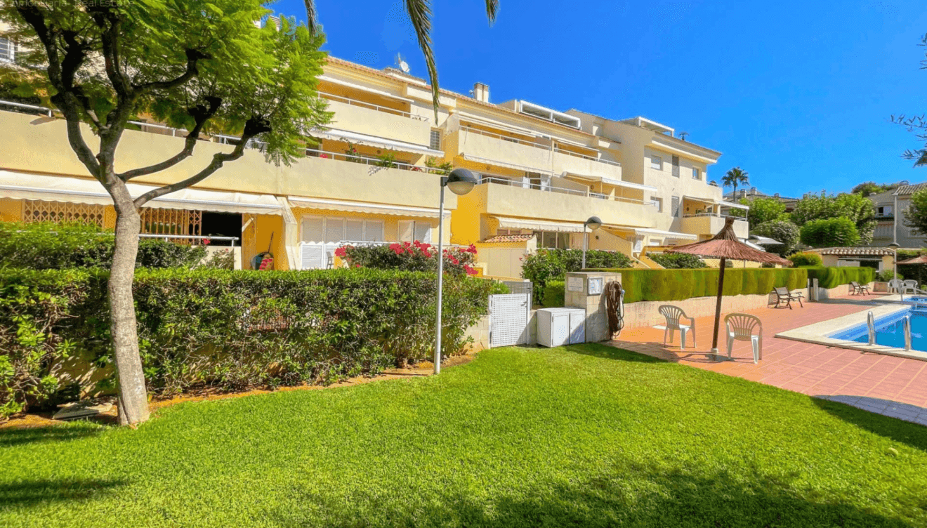 Jardines cuidados en Montañar I