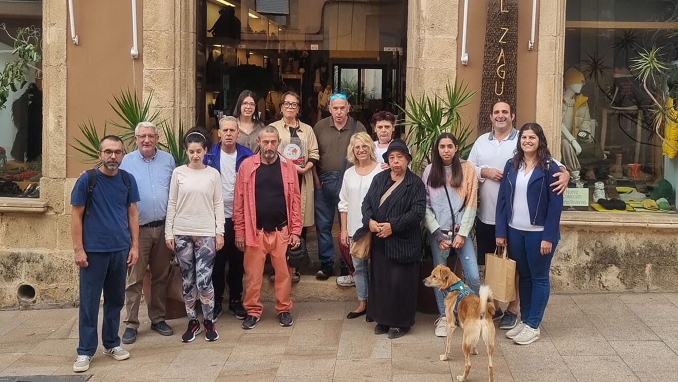 Los usuarios del Tapis reconocen a dos establecimientos de Xàbia por su colaboración desinteresadas