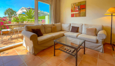 Salón luminoso con acceso a la terraza