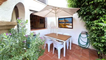 Terraza privada donde disfrutar de una cena en las noche de verano