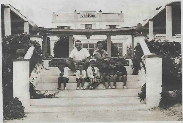 Imagen: Una familia de huéspedes valencianos. Archivo de Reme Berenguer Bolufer.