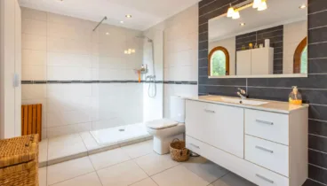 Baño principal con ducha