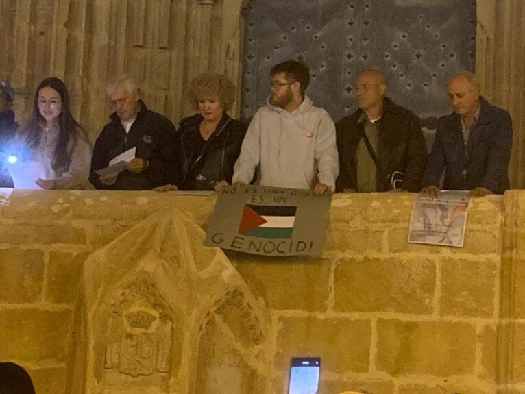 Carteles de denuncia a la situación de Palestina