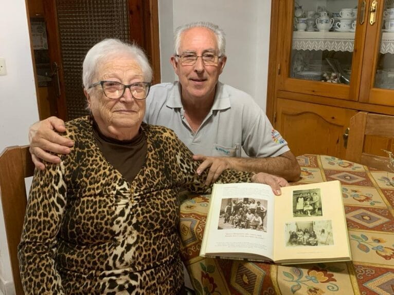 Josefa Bisquert (hija de Rafael) y Juan Salvador (hijo de trabajadores de la fábrica)