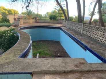 Piscina de la finca de la embotelladora de agua de Xàbia