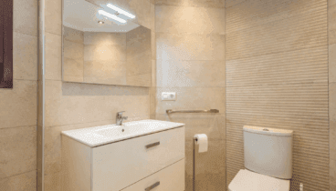 Renovado y acogedor aseo